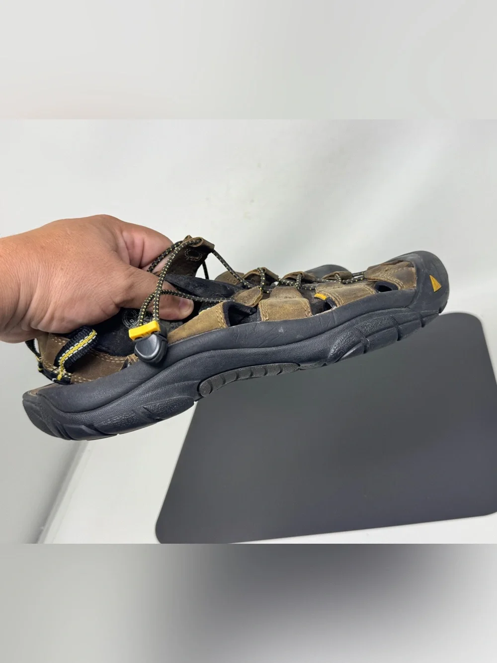 Keen men’s Newport leather hiking waterproof closed toe sandals size 11.5